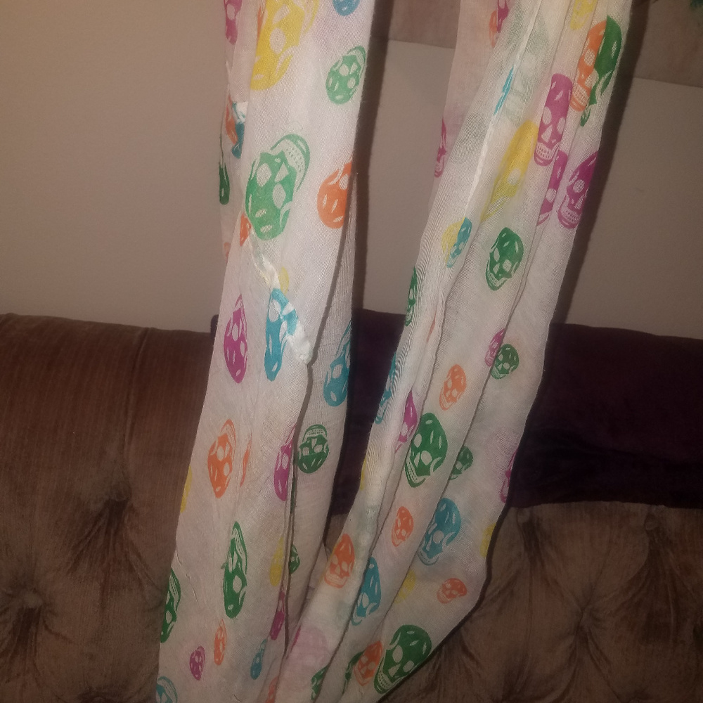 Infinity loop sugar skull scarf - Picture 3 of 6